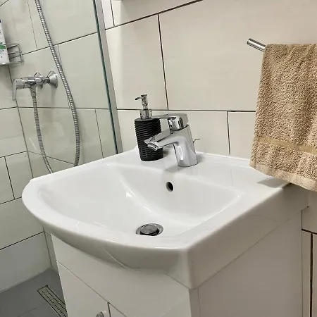 Like 1 Apartment